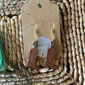 🤎 Handmade wood cowboy boot + hematite earrings